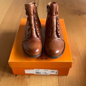 Miz Mooz Louise size 6 color- brandy. New in box